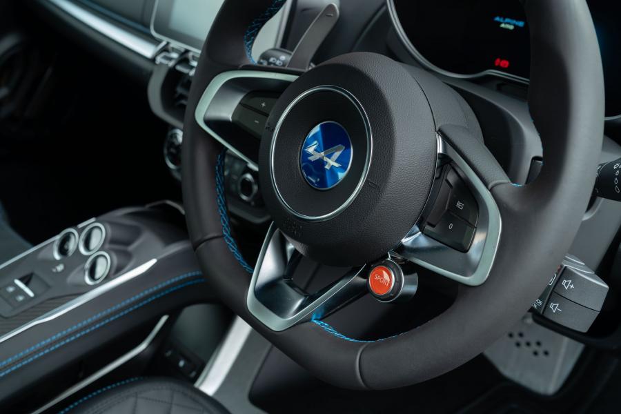 Детали интерьера Alpine A110 Pure 2018 года  (UK) (фото 15 из 40)